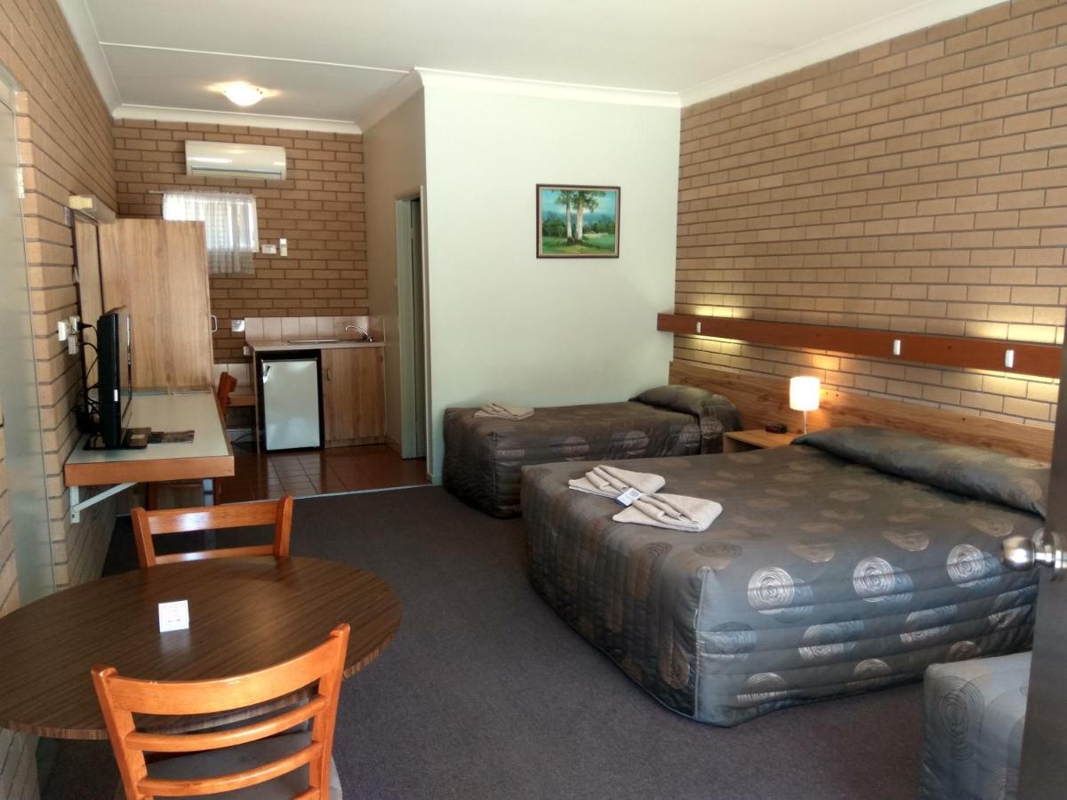 Holbrook Town Centre Motor Inn Zewnętrze zdjęcie