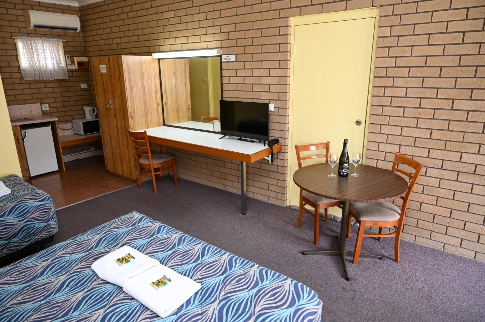 Holbrook Town Centre Motor Inn Zewnętrze zdjęcie