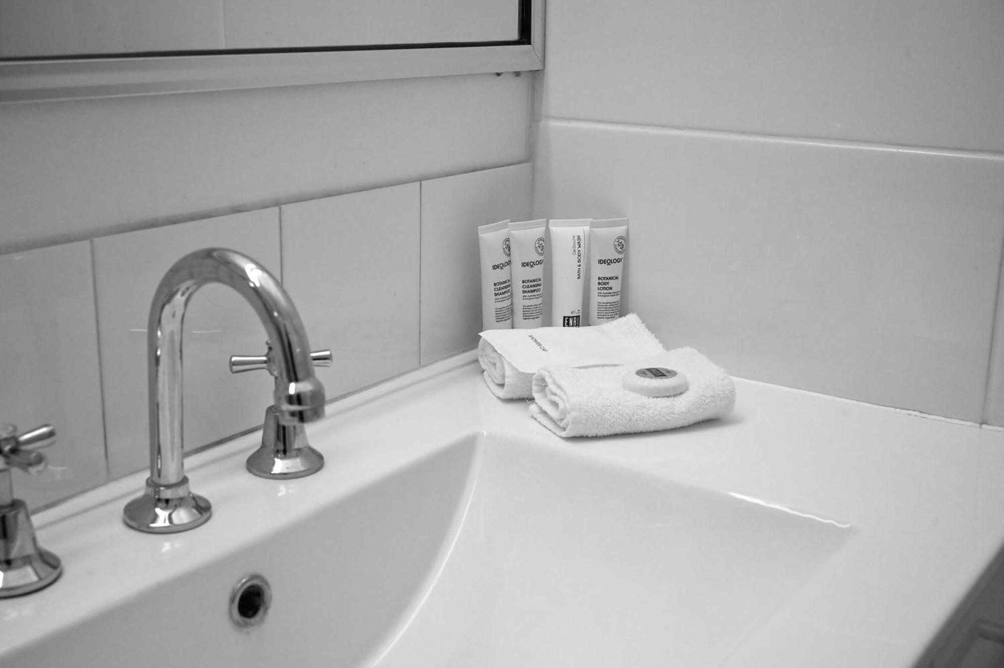 Holbrook Town Centre Motor Inn Zewnętrze zdjęcie