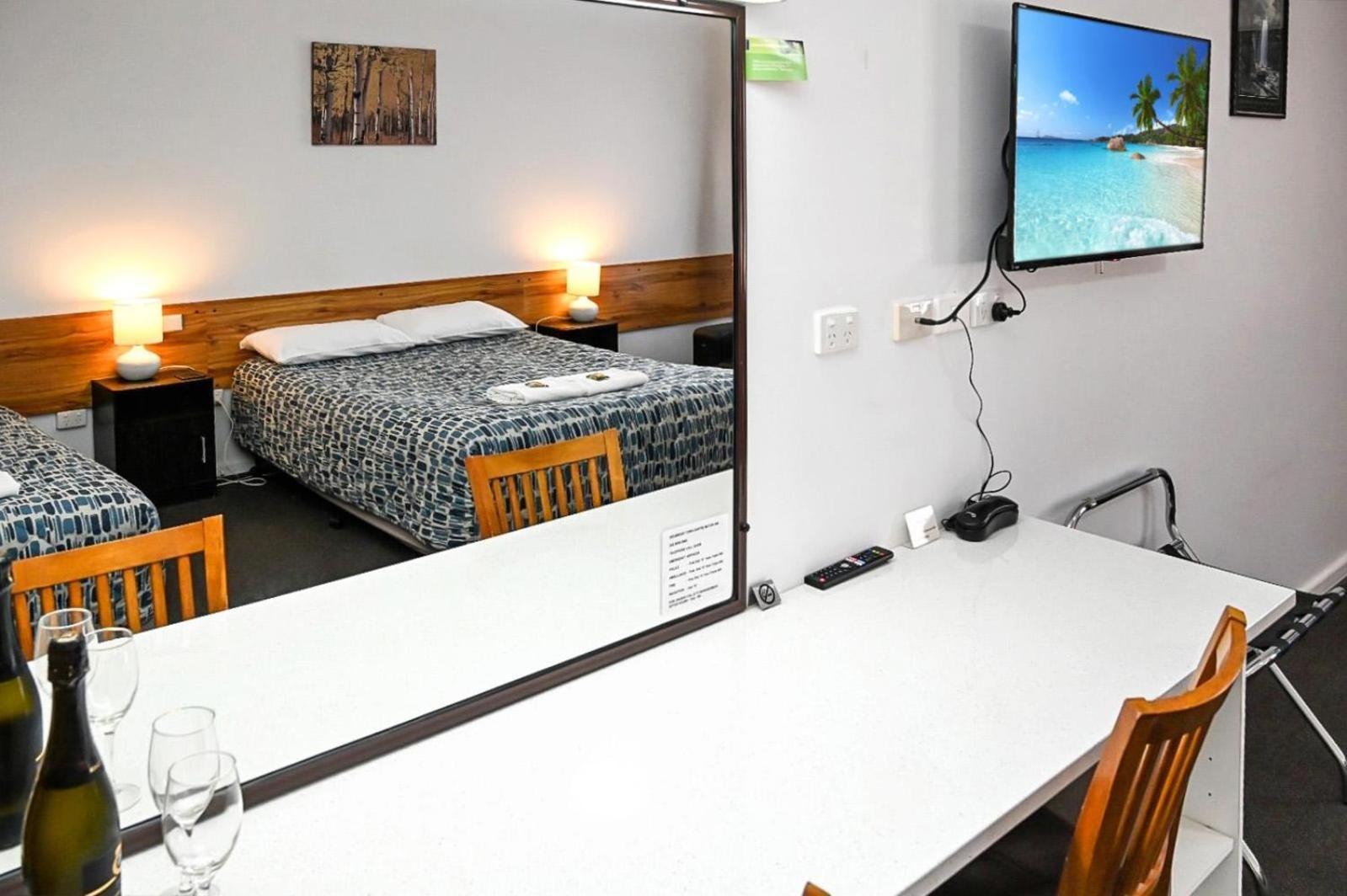 Holbrook Town Centre Motor Inn Zewnętrze zdjęcie