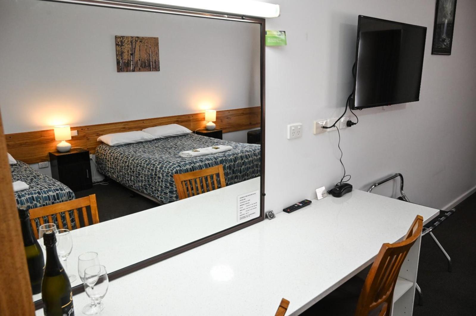 Holbrook Town Centre Motor Inn Zewnętrze zdjęcie