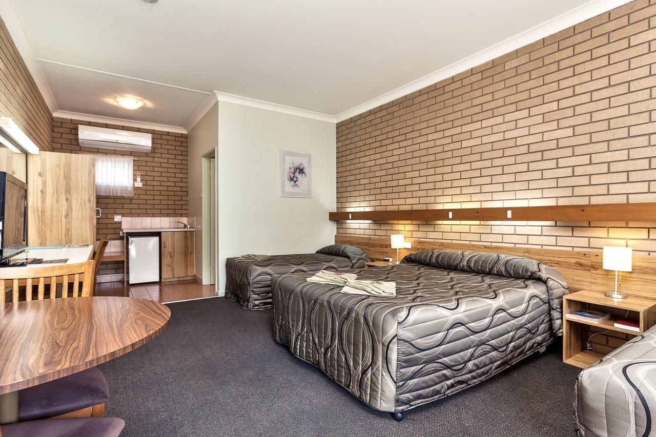 Holbrook Town Centre Motor Inn Zewnętrze zdjęcie